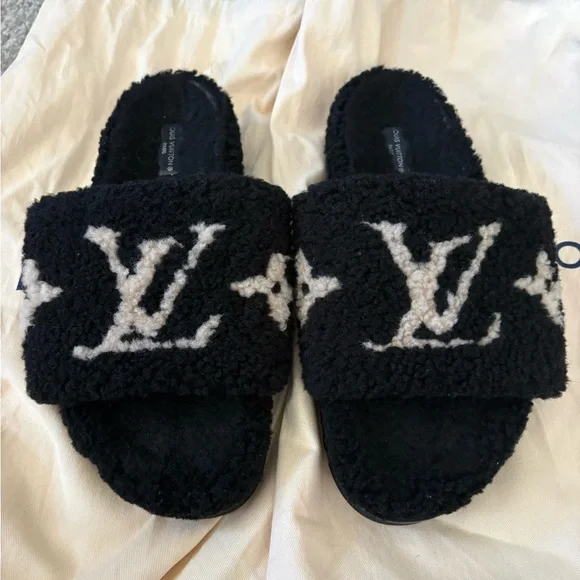 Louis Vuitton Black and Cream Logo Slides - Picture 2 of 3